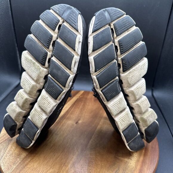 On Cloud 5 Womens Size 8 Black White Athletic Running Shoes Swiss Engineering - Picture 6 of 8